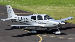 Photo of D-EZUT - Cirrus SR22 G3 GTS operated by Private