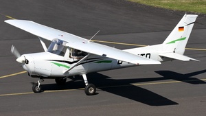 Photo of D-EFTO - Reims-Cessna F152 operated by Private