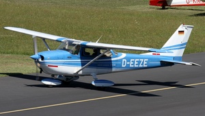 Photo of D-EEZE - Reims-Cessna F172L Skyhawk operated by Private