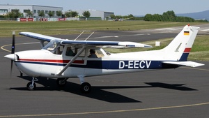 Photo of D-EECV - Reims-Cessna F172N Skyhawk II operated by AIR-STADTLOHN Flugschule