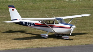 Photo of D-EFID - Reims-Cessna F172H Skyhawk operated by Private