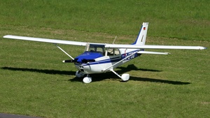 Photo of D-EFDQ - Reims-Cessna F172M Skyhawk operated by Private
