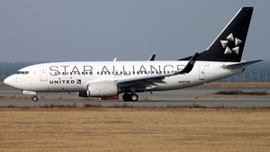 Photo of N13720 - Boeing 737-724 operated by United Airlines