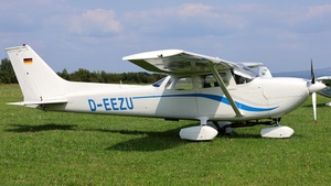 Photo of D-EEZU - Reims-Cessna FR172H Reims Rocket operated by Fliegergemeinschaft Flughafen Köln/Bonn
