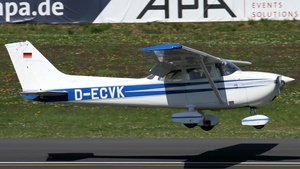 Photo of D-ECVK - Reims-Cessna F172M Skyhawk operated by Flugschule Altitude
