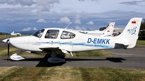 Photo of D-EMKK - Cirrus SR20 G2 operated by Flight Center Hannover