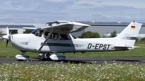 Photo of D-EPST - Cessna 172R Skyhawk operated by Segelfliegerclub Melle-Grönegau
