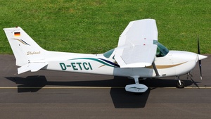Photo of D-ETCI - Cessna 172N Skyhawk II operated by Flight Training Wendt