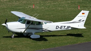 Photo of D-ETJP - Cessna 172P Skyhawk operated by JP Motorflugschule