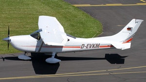 Photo of D-EVKM - Cessna 182T Skylane operated by Private