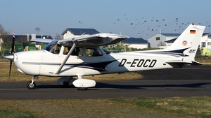 Photo of D-EOCD - Cessna 172S Skyhawk SP operated by Kölner Klub für Luftsport