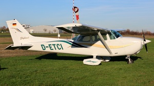 Photo of D-ETCI - Cessna 172N Skyhawk II operated by Flight Training Wendt