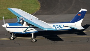 Photo of D-EDSJ - Reims-Cessna F152 II operated by TL Aviation
