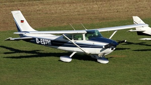 Photo of D-ESTM - Cessna 182R Skylane operated by Private