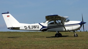 Photo of D-EJWU - Reims-Cessna F172H Skyhawk operated by Private