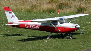 Photo of D-EHUE - Cessna 152 operated by TFC Flight Training