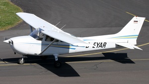 Photo of D-EYAR - Cessna 172P Skyhawk operated by Luftfahrtverein Essen