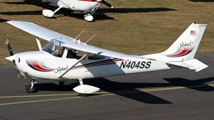 Photo of N404SS - Reims-Cessna F172H Skyhawk operated by Private