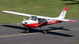 Photo of D-EHUE - Cessna 152 operated by TFC Flight Training