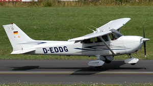 Photo of D-EDDG - Cessna 172S Skyhawk SP operated by Luftfahrtvereinigung Greven