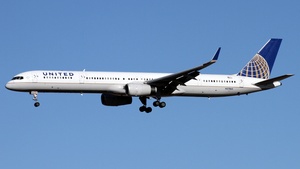 Photo of N57862 - Boeing 757-33N operated by United Airlines