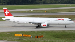 Photo of HB-IOM - Airbus A321-212 operated by Swiss International Air Lines