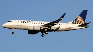 Photo of N150SY - Embraer ERJ-175LR operated by United Express (opb SkyWest Airlines)