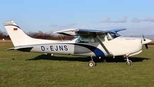 Photo of D-EJNS - Reims-Cessna FR182 Skylane RG operated by Luftsportverein Rietberg