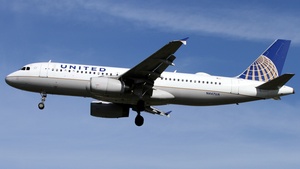 Photo of N447UA - Airbus A320-232 operated by United Airlines