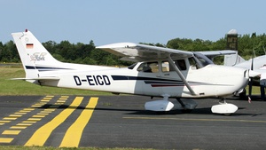 Photo of D-EICD - Cessna 172S Skyhawk SP operated by Private
