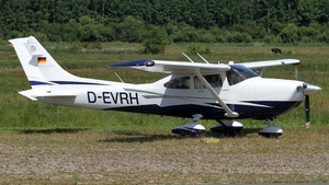 Photo of D-EVRH - Cessna 182T Skylane operated by Flugsportverein Herrenberg