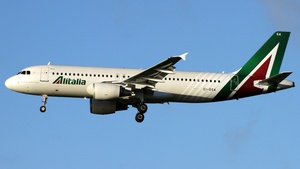 Photo of EI-DSA - Airbus A320-216 operated by Alitalia