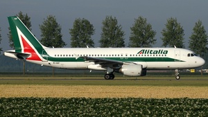 Photo of EI-IKF - Airbus A320-214 operated by Alitalia