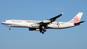 Photo of B-18806 - Airbus A340-313 operated by China Airlines