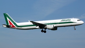 Photo of EI-IXV - Airbus A321-112 operated by Alitalia