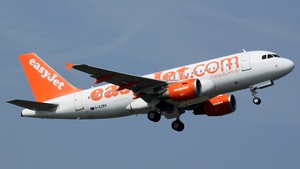 Photo of G-EZBV - Airbus A319-111 operated by easyJet