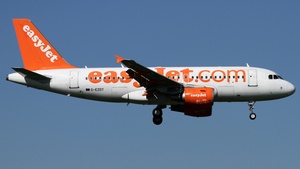 Photo of G-EZDT - Airbus A319-111 operated by easyJet