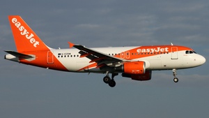 Photo of G-EZDM - Airbus A319-111 operated by easyJet