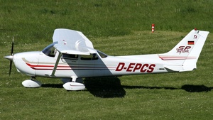 Photo of D-EPCS - Cessna 172S Skyhawk SP operated by Private