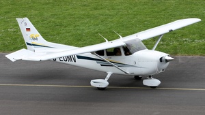 Photo of D-EOMV - Cessna 172S Skyhawk SP operated by Motorflug Münster