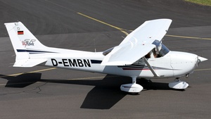 Photo of D-EMBN - Cessna 172S Skyhawk SP operated by DFS Fliegerclub