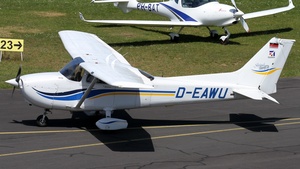 Photo of D-EAWU - Cessna 172S Skyhawk SP operated by FVL Frankfurter Verein für Luftfahrt