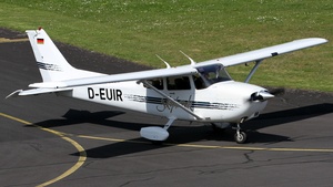 Photo of D-EUIR - Cessna 172R Skyhawk operated by Luftsportverein Bad Neuenahr-Ahrweiler
