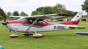 Photo of D-ERMJ - Cessna 182J Skylane operated by Private