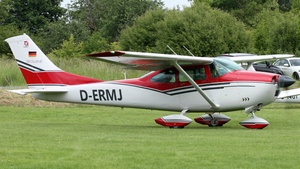 Photo of D-ERMJ - Cessna 182J Skylane operated by Private