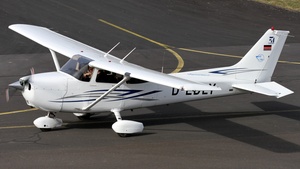 Photo of D-EDLY - Cessna 172S Skyhawk SP operated by Luftsportclub Hamm