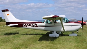 Photo of D-ECMP - Cessna 172N Skyhawk operated by AT Aviation Services