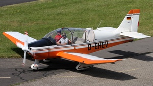 Photo of D-EHEV - Robin DR400/180R Remorqueur operated by Private
