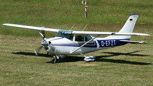 Photo of D-EFZT - Cessna 182K Skylane operated by Private