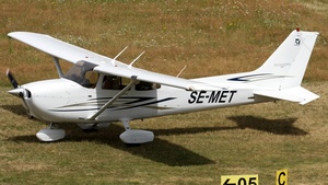 Photo of SE-MET - Cessna 172S Skyhawk SP operated by Private